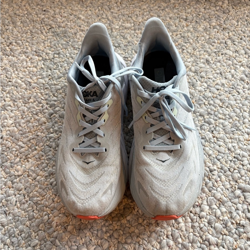 Hoka Arahi 6 women’s size 8.5